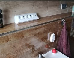 4-fach Steckdosenblock + 2x USB, Weiß 250V~/ 16A, Aufbaumontage, USB 3,1A -Philips Store 4 fach steckdosenblock 2x usb weiss 250v 16a aufbaumontage usb 31a5