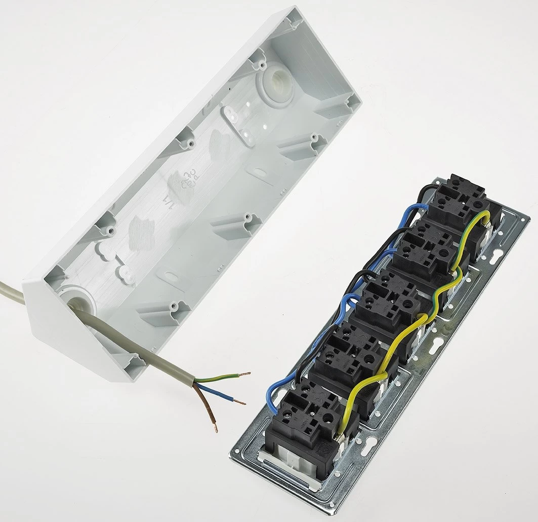 5-fach Steckdosenblock, Weiß 250V~/ 16A, Aufbaumontage 9 5-fach Steckdosenblock, Weiß 250V~/ 16A, Aufbaumontage – Bild 9