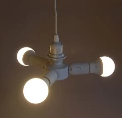 E27-Fassung "Triple", 3-fach Adapter Auf 3x E27-Schraubfassungen -Philips Store e27 fassung triple 3 fach adapter auf 3x e27 schraubfassungen3