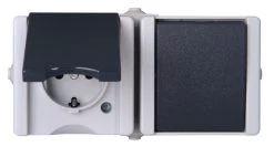 Kopp ProAQA Aufputz-Feuchtraum Aus-/Wechselschalter Steckdosenkombination Waagerecht