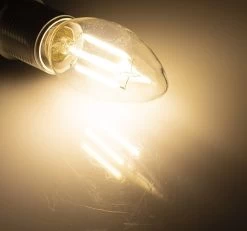 LED Kerzenlampe E14 "Filament K4" 3000k, 400lm, 230V/4W, Warmweiß -Philips Store led kerzenlampe e14 filament k4 3000k 400lm 230v 4w warmweiss3