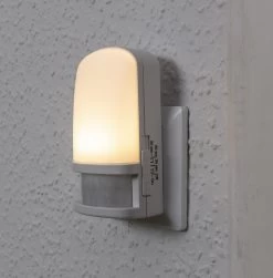 LED Nachtlicht Mit Bewegungsmelder 230V, Licht Warmweiß, On/Off/Auto -Philips Store led nachtlicht mit bewegungsmelder 230v licht warmweiss on off auto3