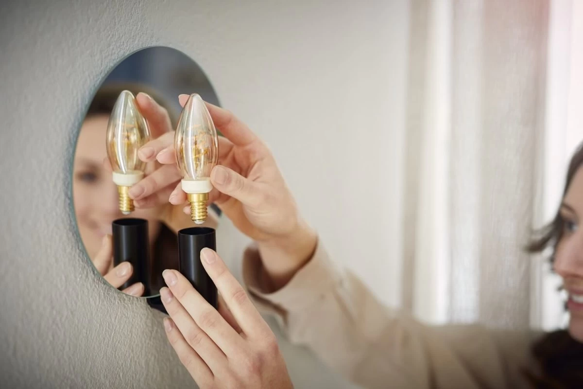 Philips Gold-Design Deko Filament LED Kerze E14 Dimmbar 2,5W 136lm Extra-warmweiss 1800K Wie 15W 4 Philips Gold-Design Deko Filament LED Kerze E14 Dimmbar 2,5W 136lm Extra-warmweiss 1800K Wie 15W – Bild 4